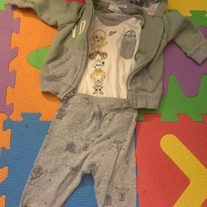 Adorable Star Wars 6-12 month set!